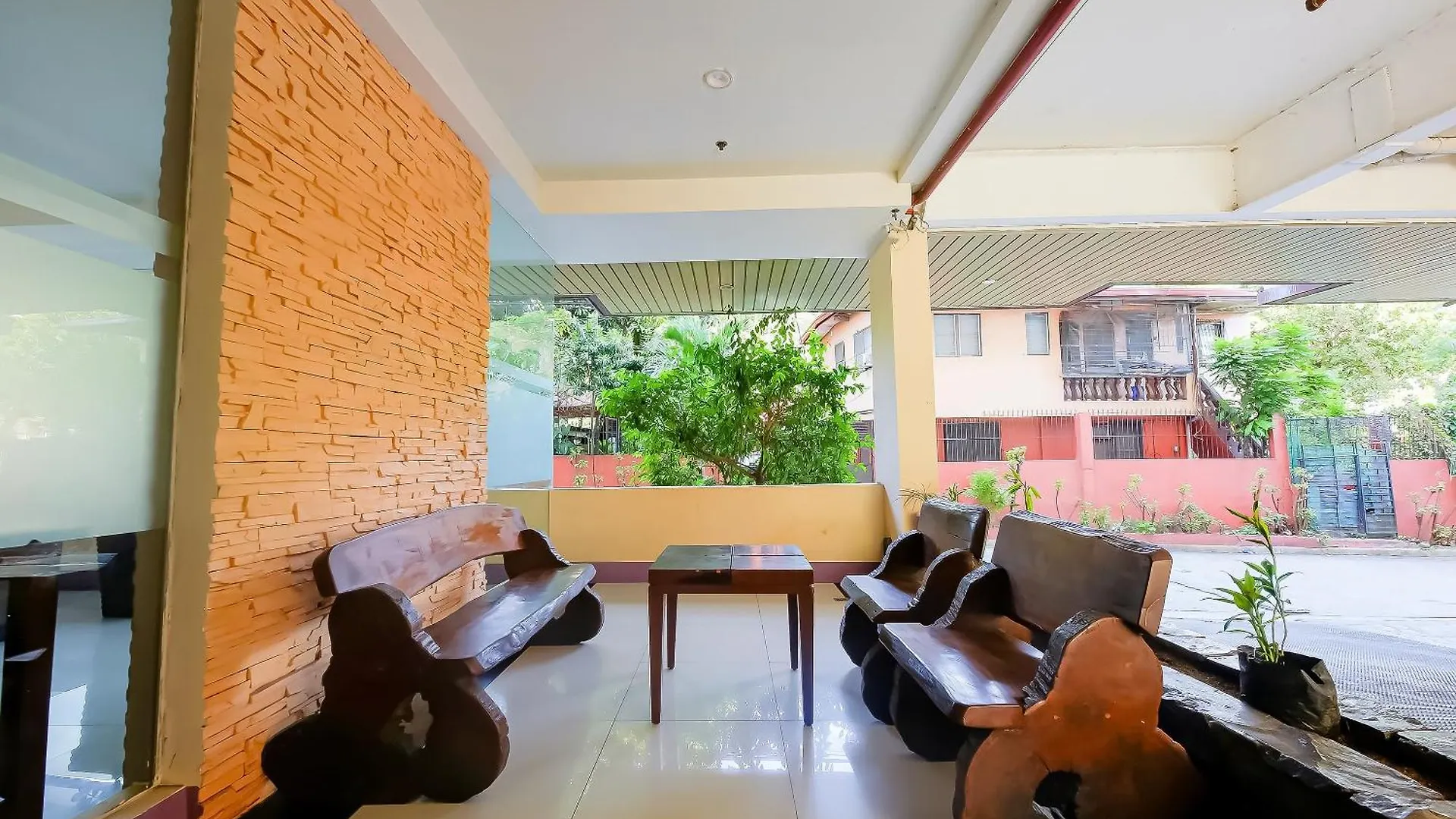 Cote D' Azure Hotel Las Pinas