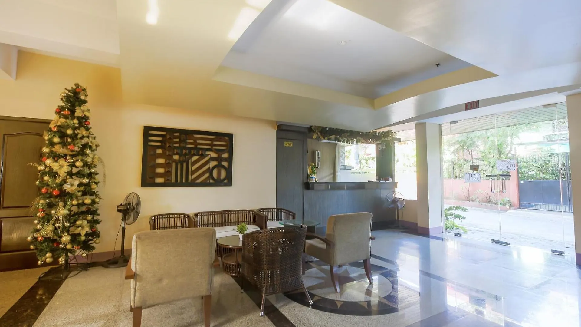 Cote D' Azure Hotel Las Pinas