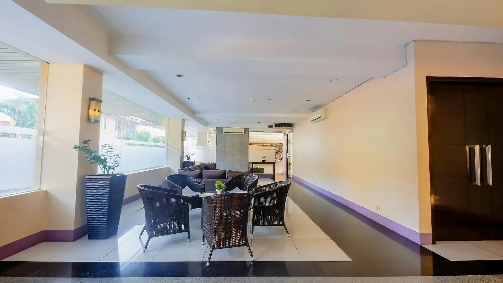 Cote D' Azure Hotel Las Pinas
