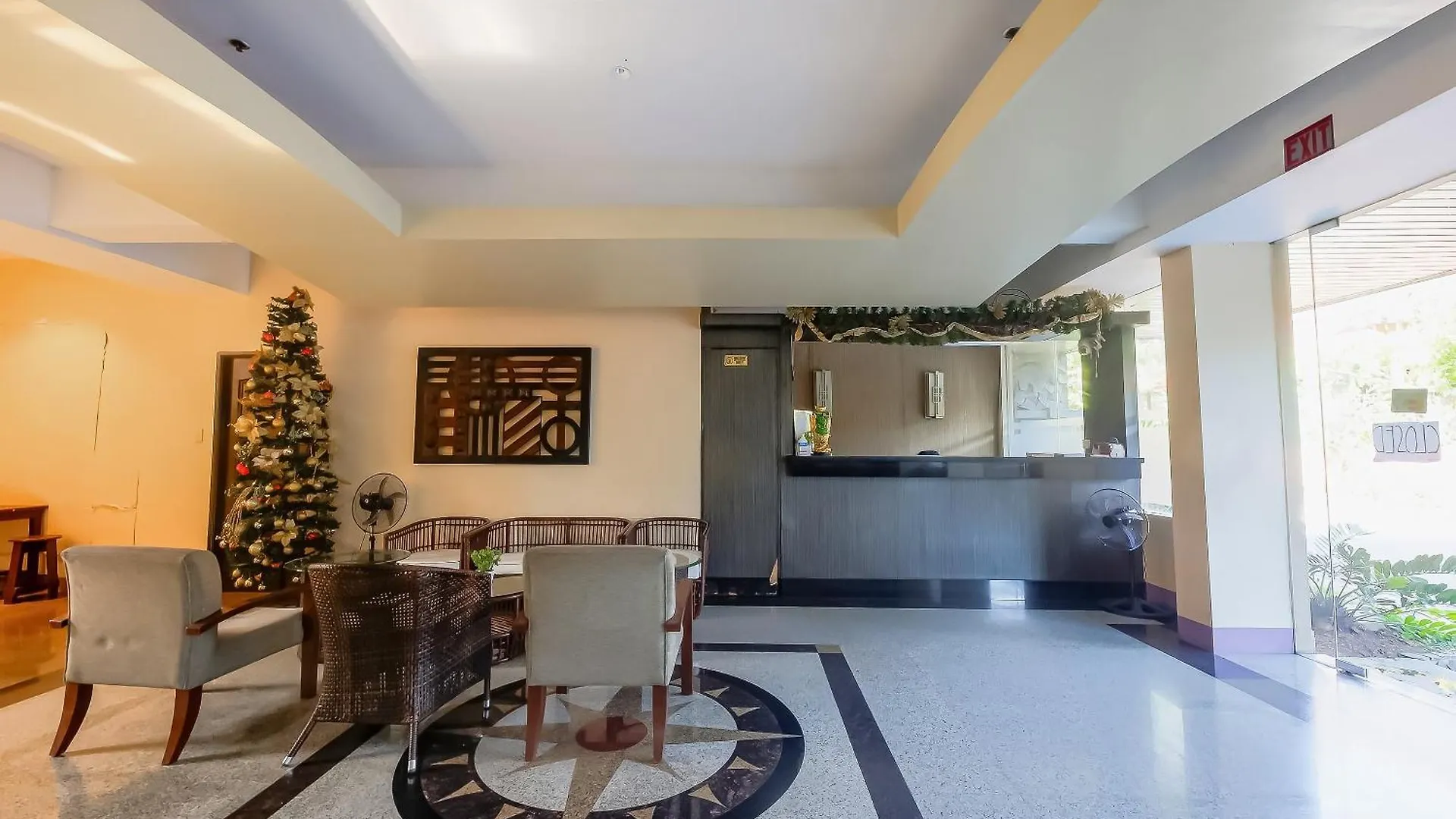 Cote D' Azure Hotel Las Pinas