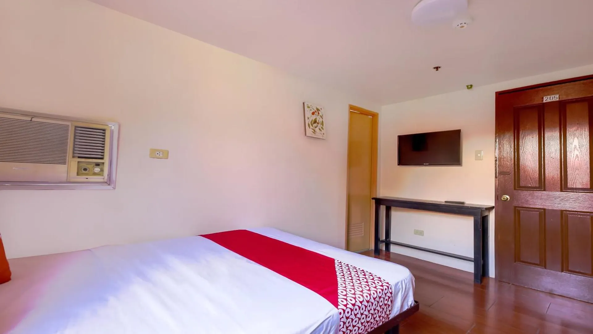Cote D' Azure Hotel Las Pinas